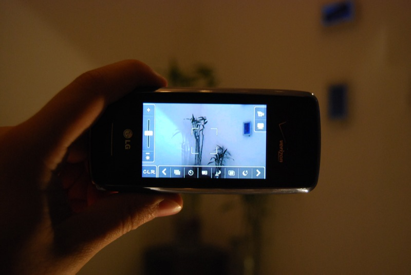 Illustration for article titled Verizon's LG VX10000 Voyager Revealed and Groped (with Gallery)